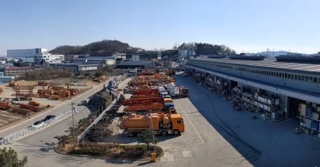 KCP factory yard in Busan full of concrete pumps and special vehicles